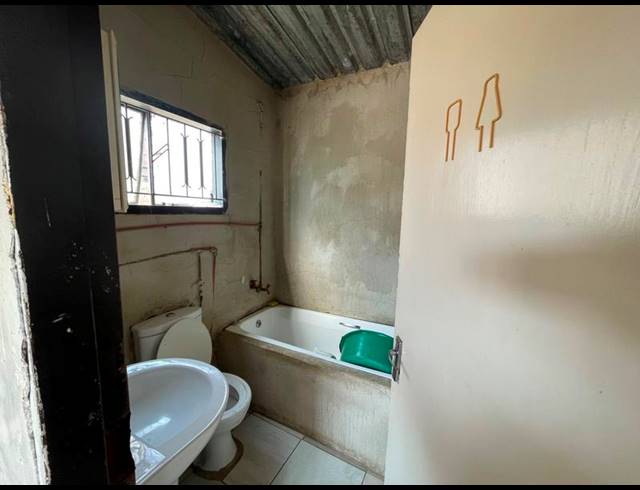 7 BEDROOM HOUSE FOR SALE IN OLIEVENHOUTBOSCH